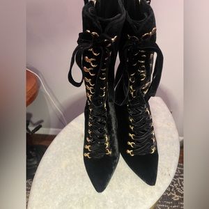 Original Alice & Olivia velvet boot pumps. Size 8. Barely worn.